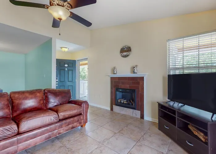3b/2b W/ Pool & Tennis Court, Sleeps 6 Holiday home