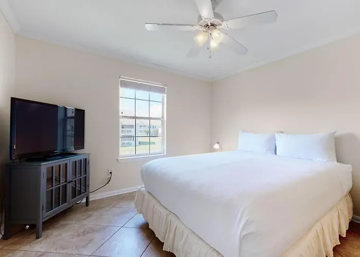 3b/2b W/ Pool & Tennis Court, Sleeps 6 Holiday home