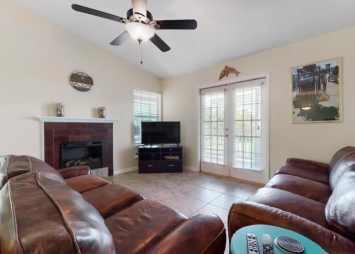 3b/2b W/ Pool & Tennis Court, Sleeps 6