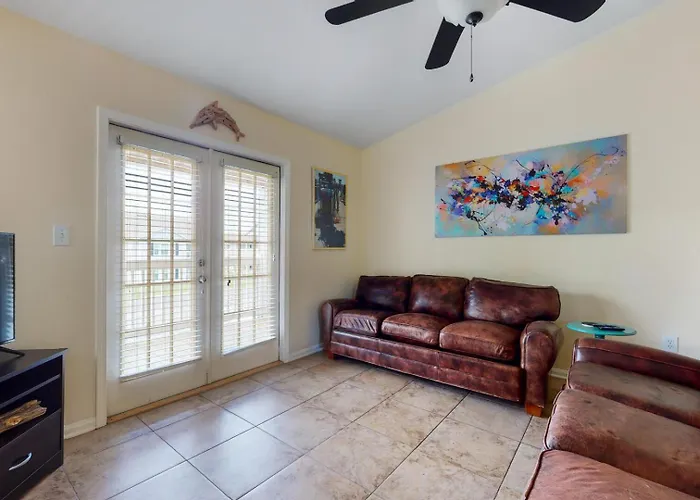 3b/2b W/ Pool & Tennis Court, Sleeps 6 Holiday home Gulf Shores