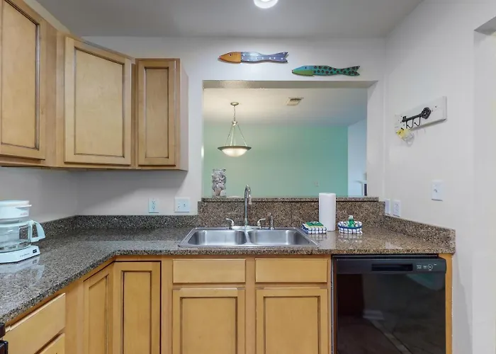 3b/2b W/ Pool & Tennis Court, Sleeps 6 Holiday home Gulf Shores