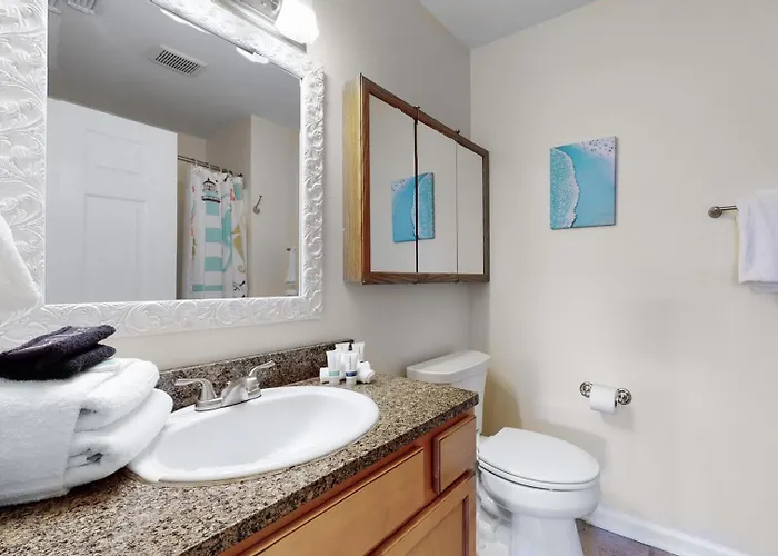Holiday home 3b/2b W/ Pool & Tennis Court, Sleeps 6 *