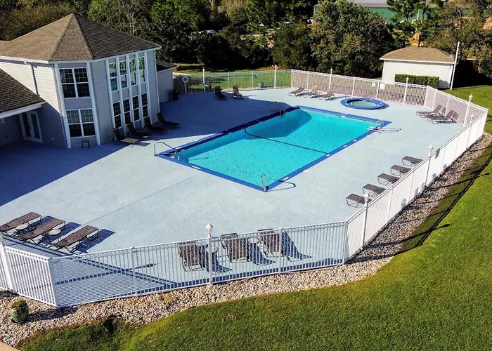 3b/2b W/ Pool & Tennis Court, Sleeps 6
